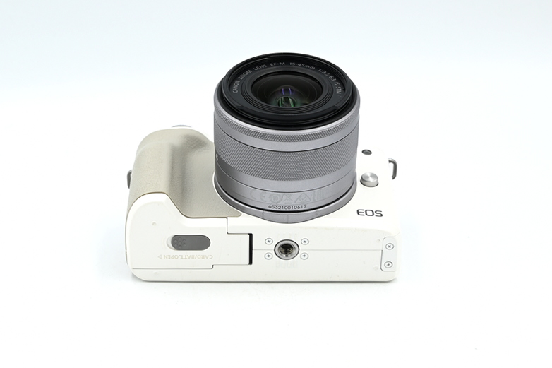 Беззеркальный фотоаппарат Canon EOS M50 Kit EF-M 15-45mm IS STM, белый (состояние 5-) (б/у)