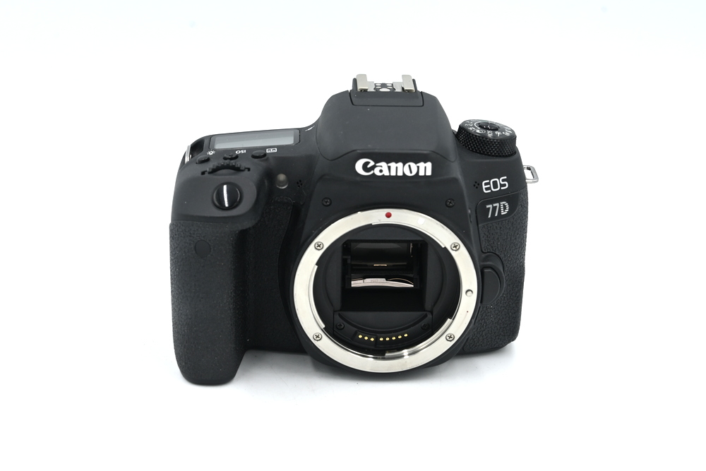 Зеркальный фотоаппарат Canon EOS 77D Body (состояние 5-) (б/у)