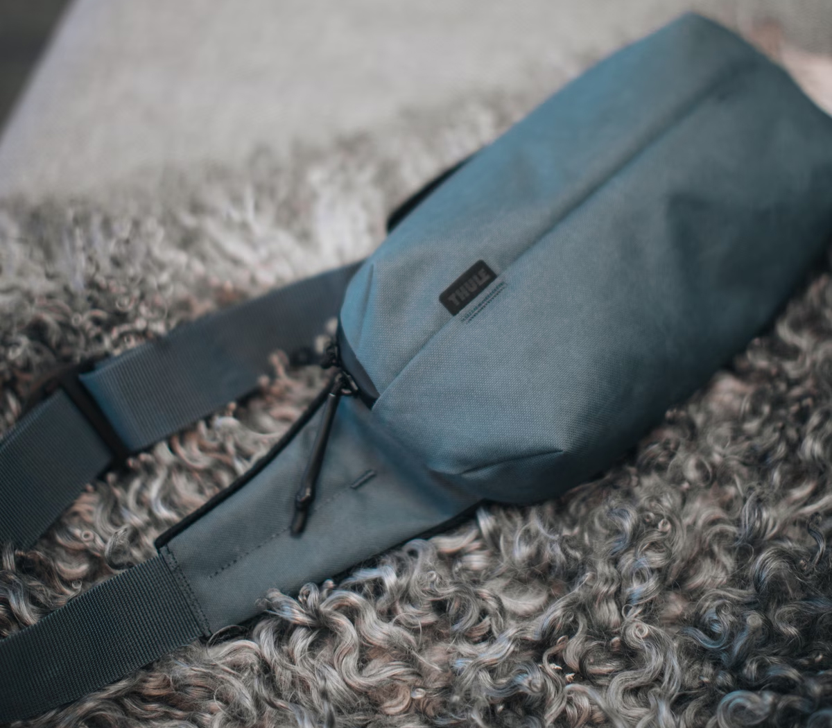 Сумка Thule Aion Sling Bag, цвет Dark Slate