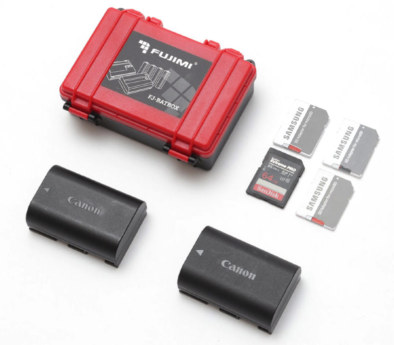 Кейс Fujimi FJ-BATBOX универсальный, для батарей и карт памяти (2 акб, 4 SD)
