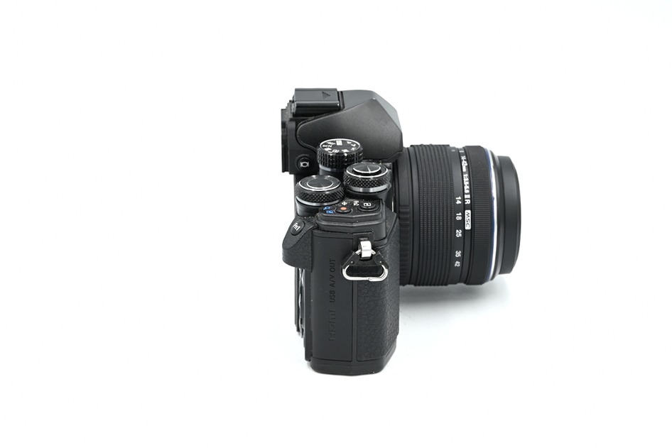 Беззеркальный фотоаппарат Olympus OM-D E-M10 Mark II Body черный (состояние 5-) (б/у)