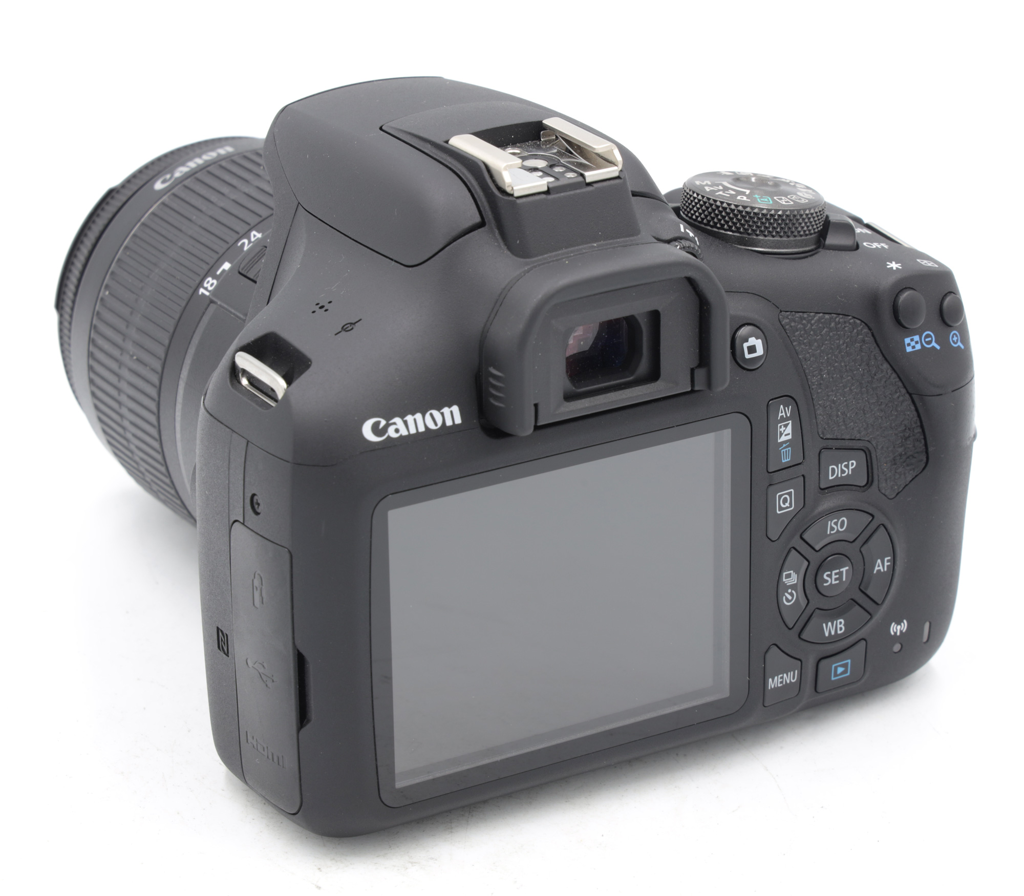 Зеркальный фотоаппарат Canon EOS 2000D Kit EF-S 18-55 III (состояние NEW) (б/у)
