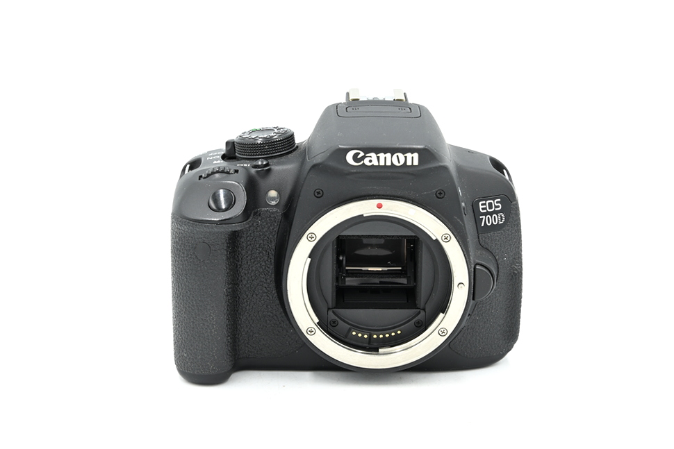 Зеркальный фотоаппарат Canon EOS 700D Body (состояние 5-) (б/у)