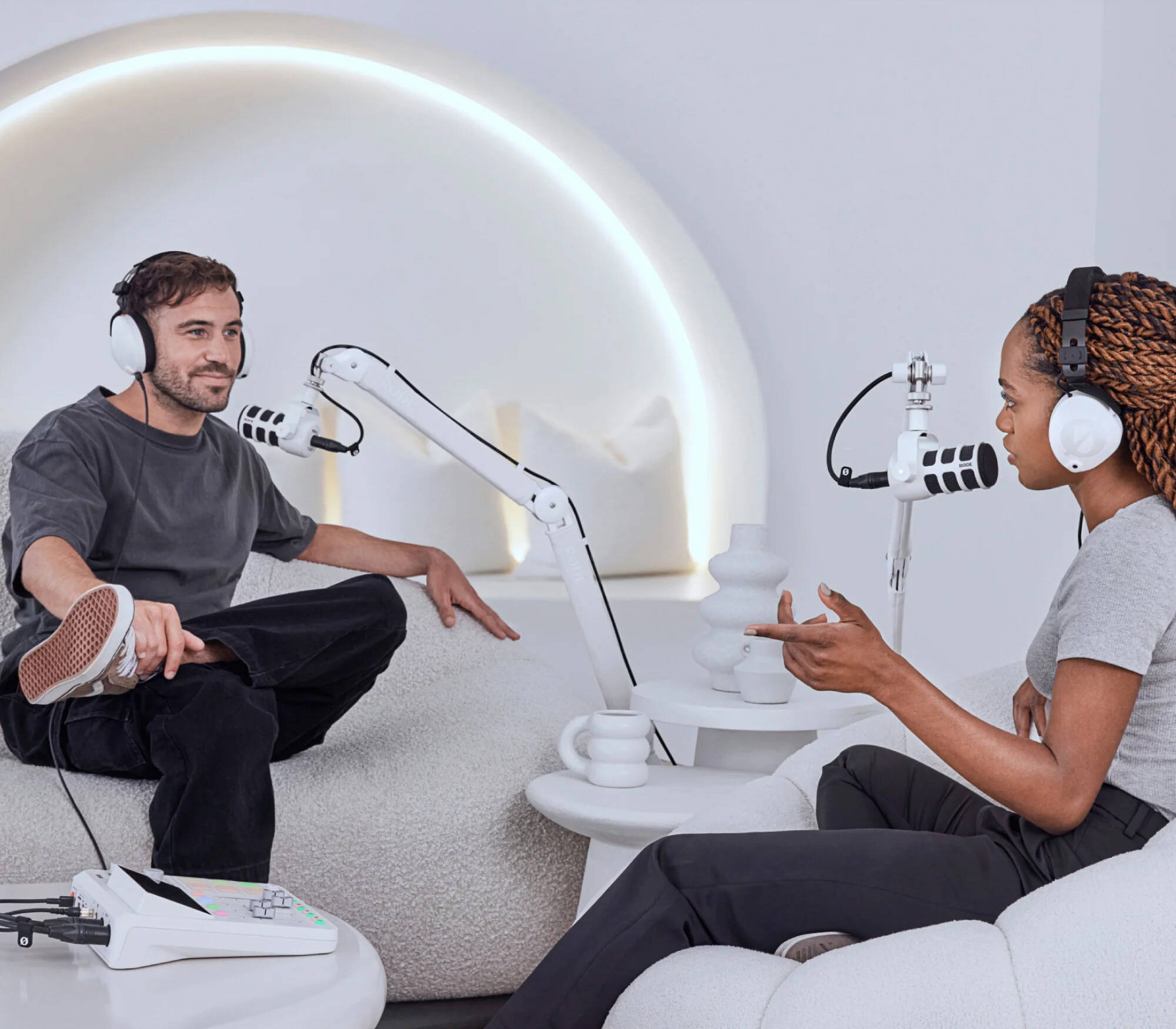 Держатель RODE PSA+ Professional Studio Arm, для микрофона, настольный, белый