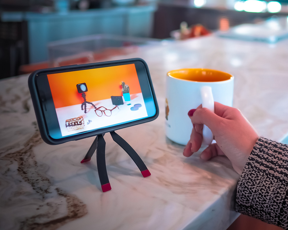 Чехол с ножками JOBY StandPoint для iPhone 12 и 12 Pro