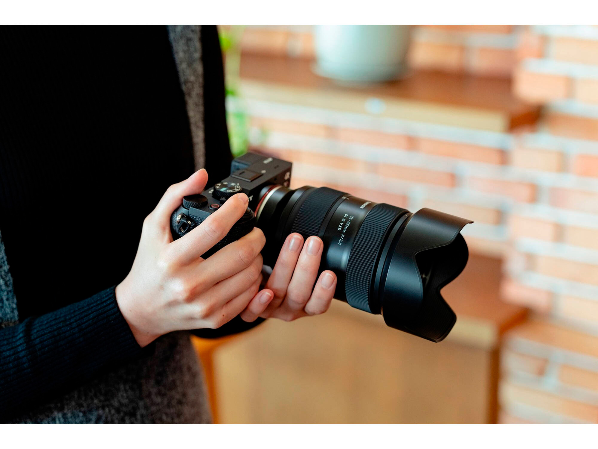 Объектив Tamron 35-100mm f/2.8 Di III VXD Sony FE