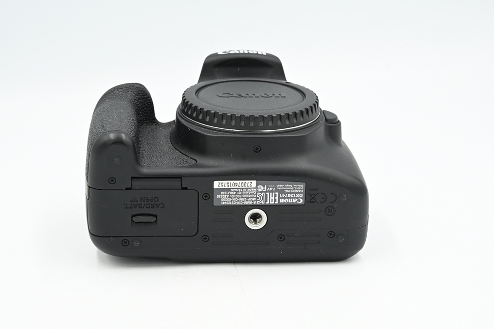 Зеркальный фотоаппарат Canon EOS 2000D Body (состояние 5-) (б/у)