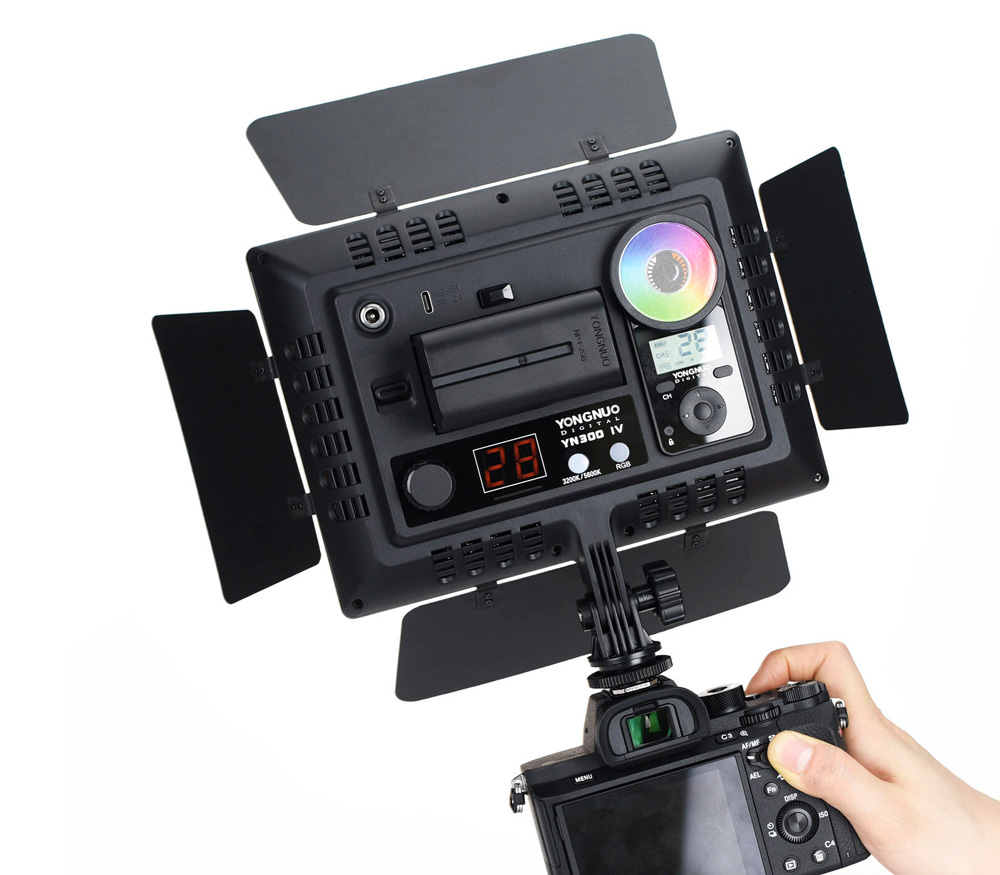 Осветитель Yongnuo YN300 IV, светодиодный, 3200-5600K, RGB, 18 Вт