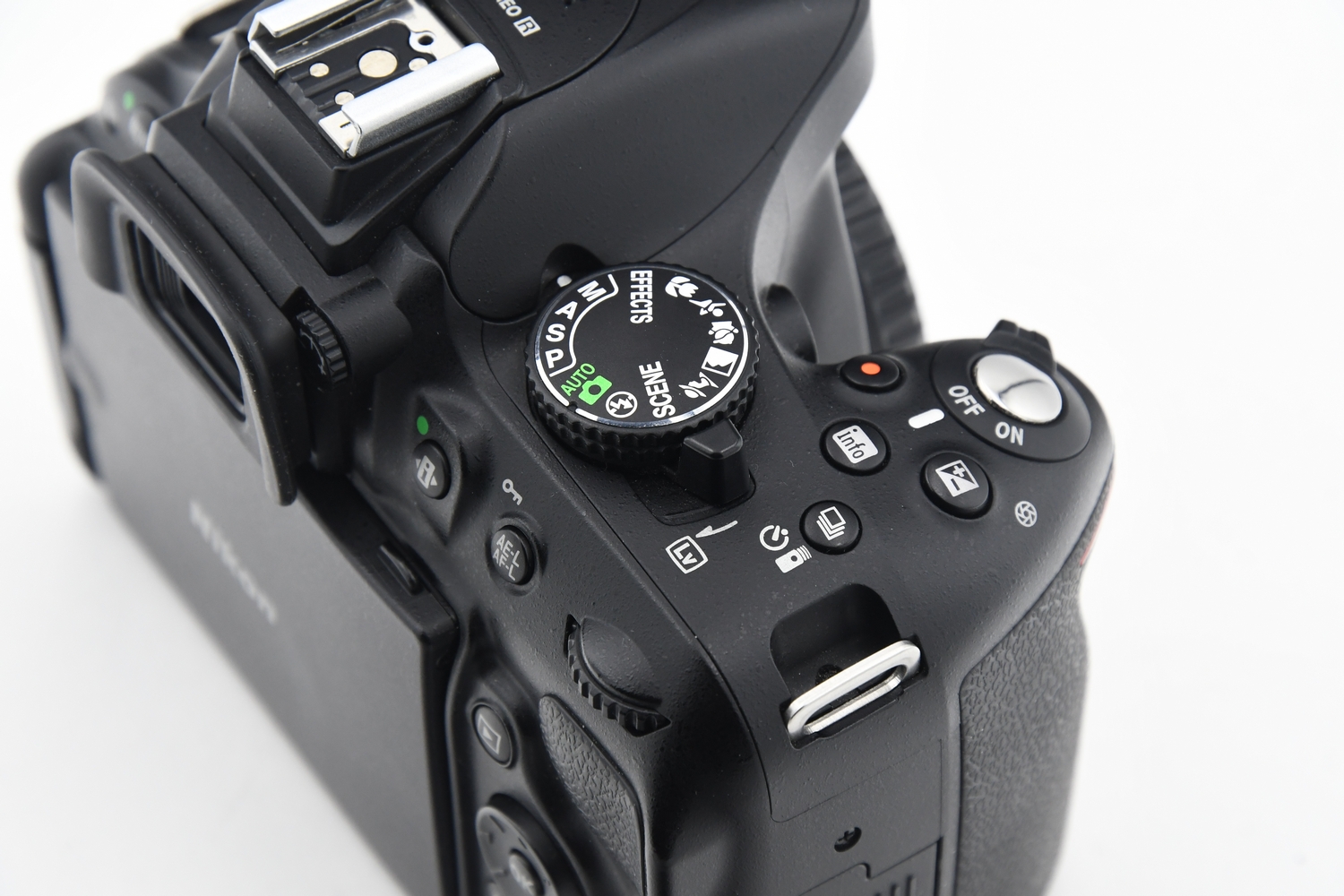 Зеркальный фотоаппарат Nikon D5200 Body (состояние 5) (б/у)