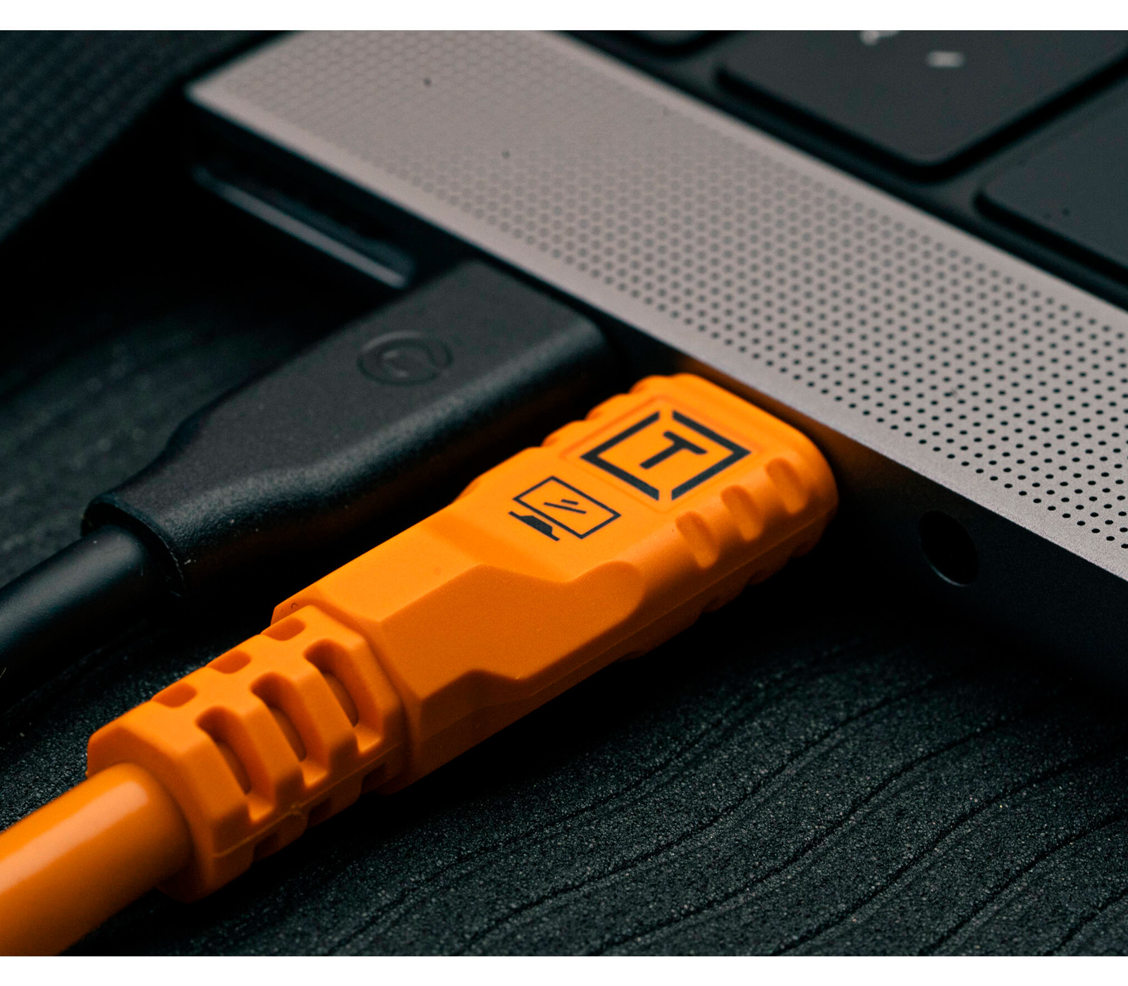 Кабель Tether Tools TetherPro Optima 10G Orange, прямые USB-C / USB-C, длина 3 м