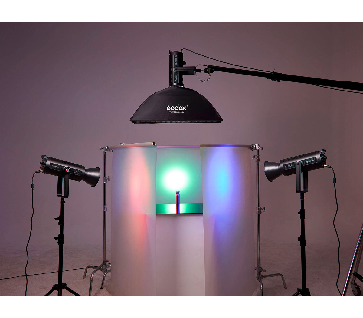 Осветитель Godox SZ300R, светодиодный, фокусируемый 330 Вт, 2800-10000К, RGB