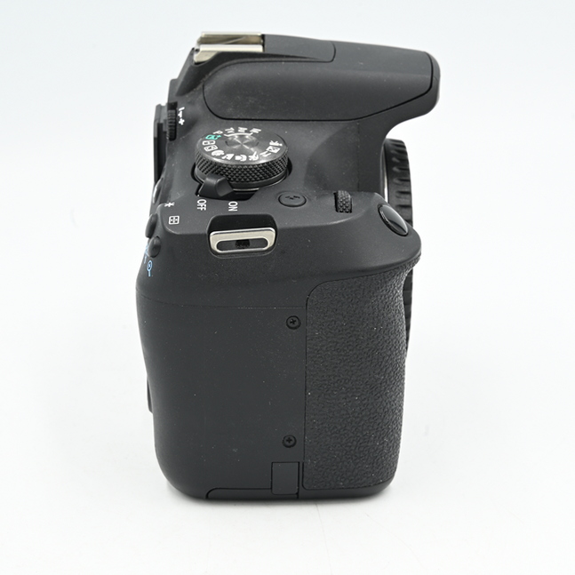 Зеркальный фотоаппарат Canon EOS 2000D Body (состояние 5-) (б/у)