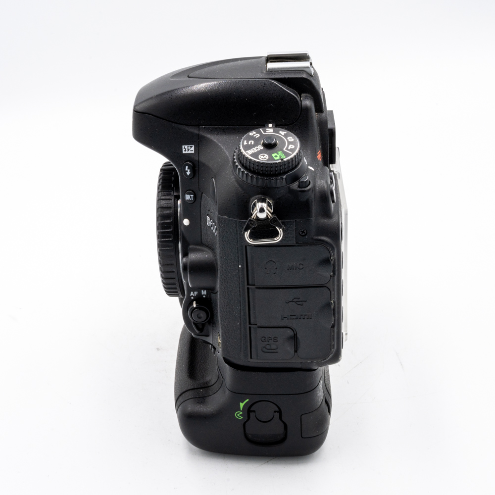 Зеркальный фотоаппарат Nikon D600 Body + MB-D14 (состояние 5) (б/у)