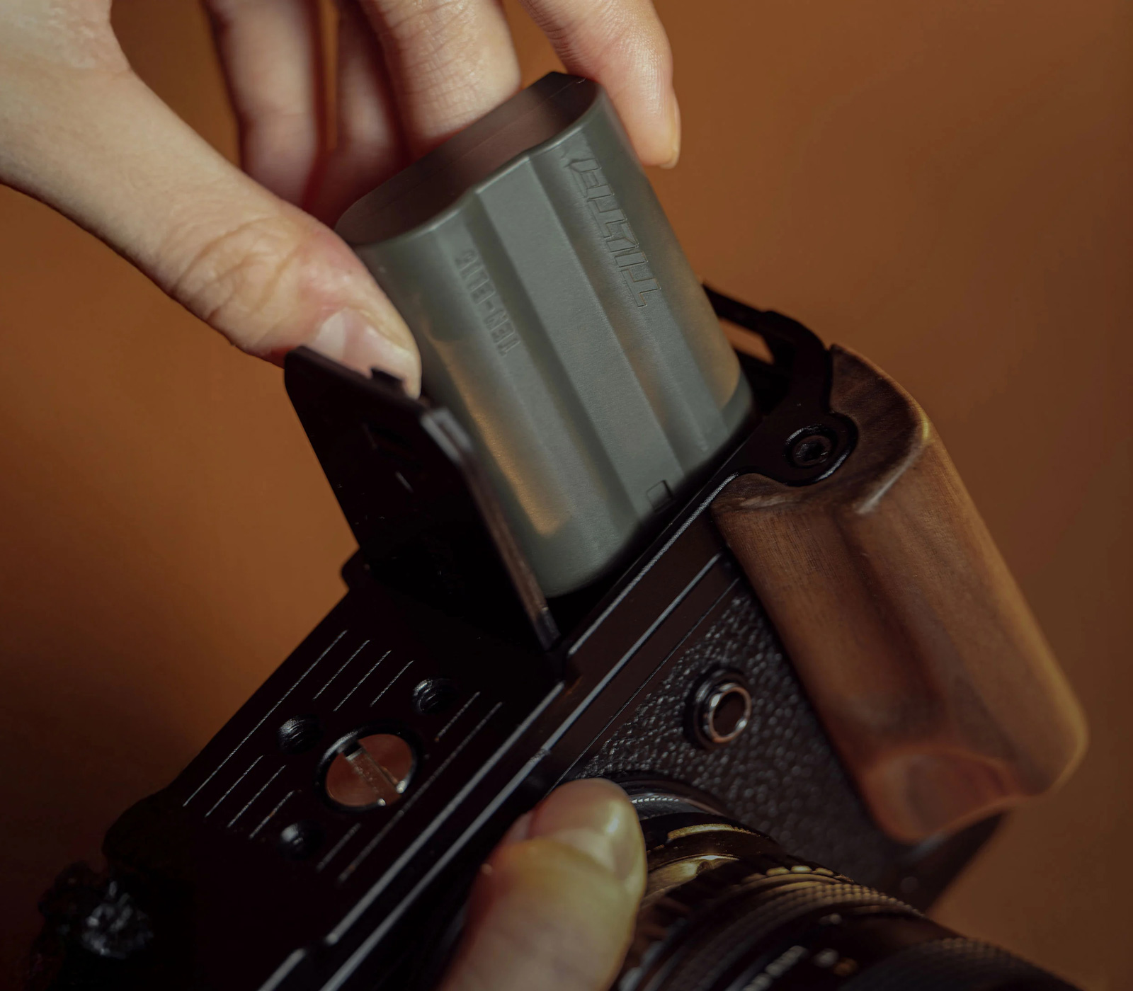 Аккумулятор Tilta EN-EL15c с разъемом USB-C, 2400 мАч