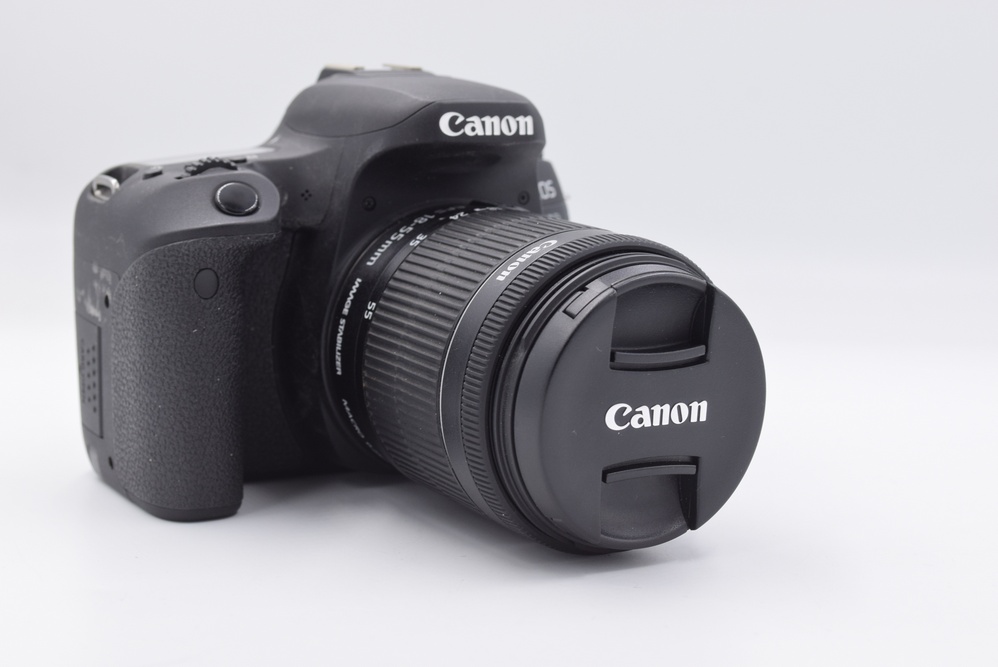 Зеркальный фотоаппарат Canon EOS 77D Kit 18-55mm IS STM (состояние 5-) (б/у)