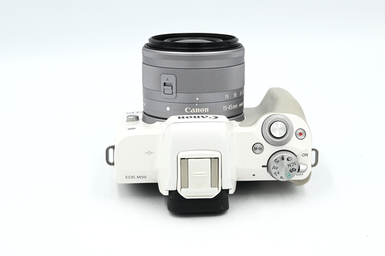 Беззеркальный фотоаппарат Canon EOS M50 Kit EF-M 15-45mm IS STM, белый (состояние 5-) (б/у)
