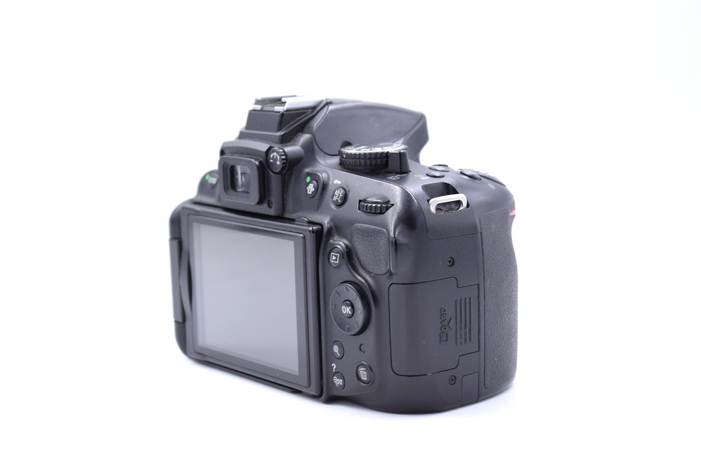 Зеркальный фотоаппарат Nikon D5200 Body (состояние 5-) (б/у)