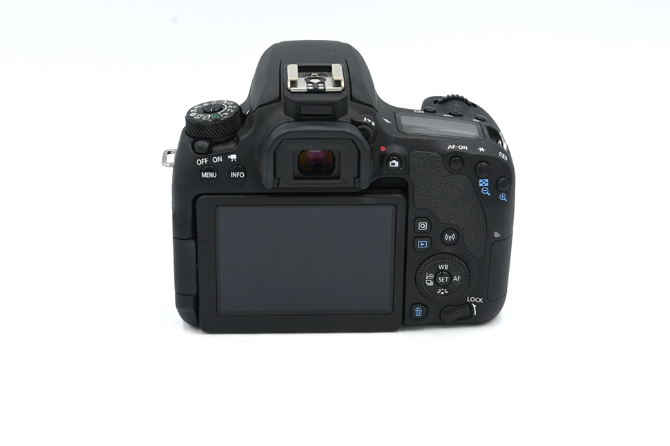 Зеркальный фотоаппарат Canon EOS 77D Body (состояние 5-) (б/у)