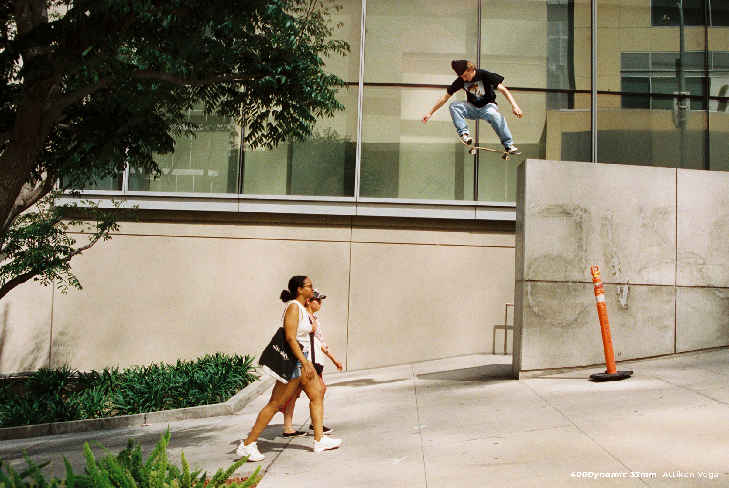 Фотопленка CineStill 400 Dynamic Versatile Color Negative 135/36