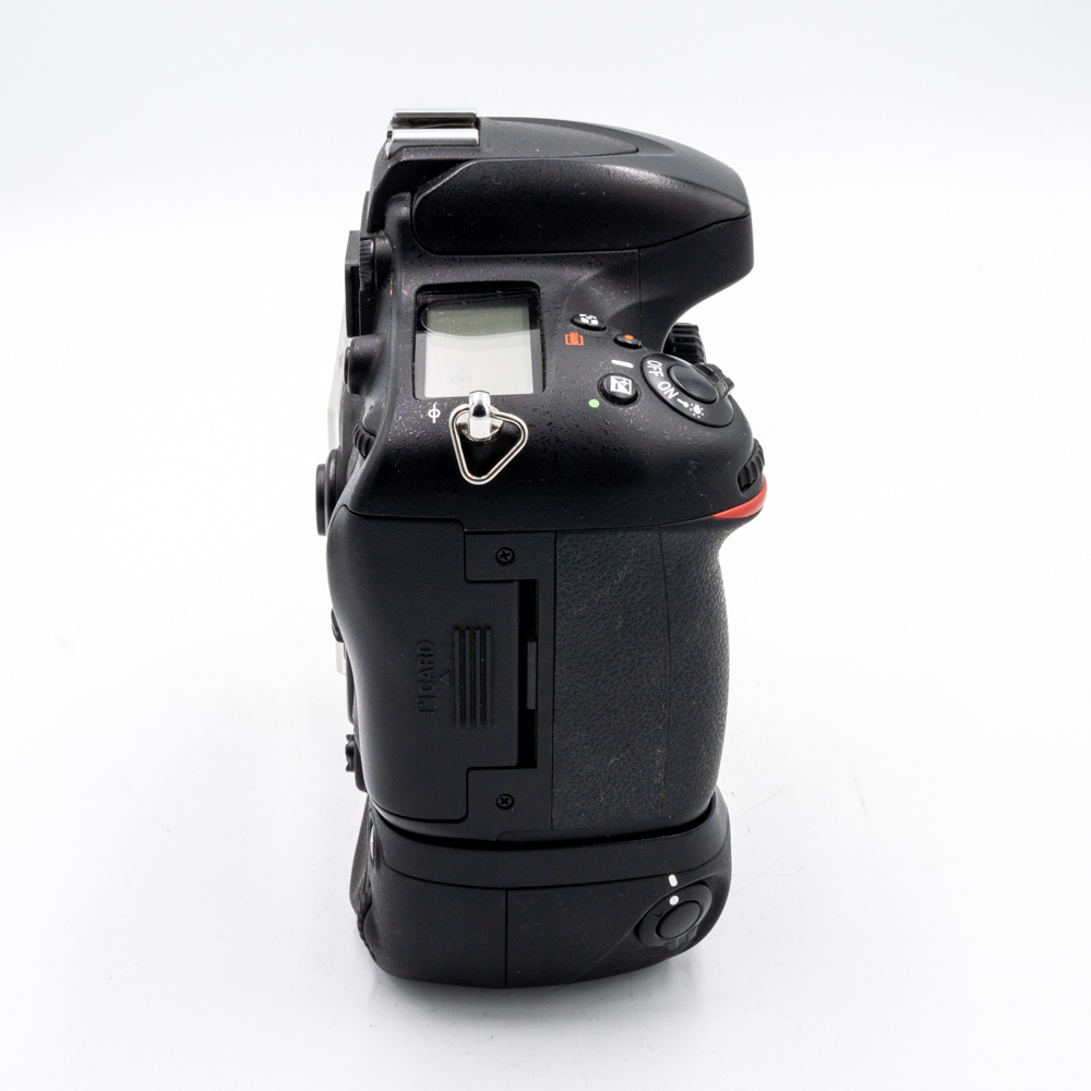 Зеркальный фотоаппарат Nikon D600 Body + MB-D14 (состояние 5) (б/у)