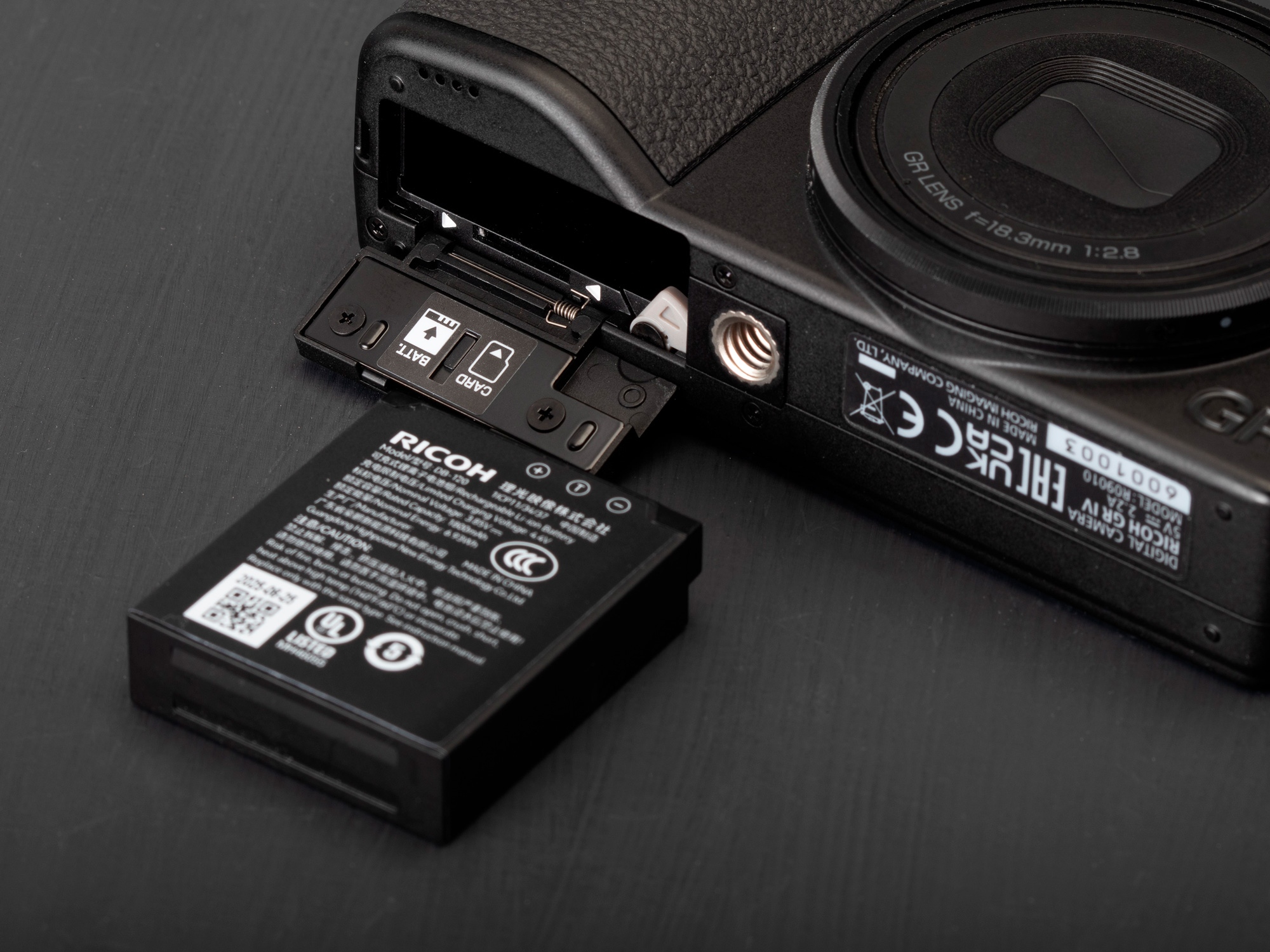 Компактный фотоаппарат Ricoh GR IV Monochrome