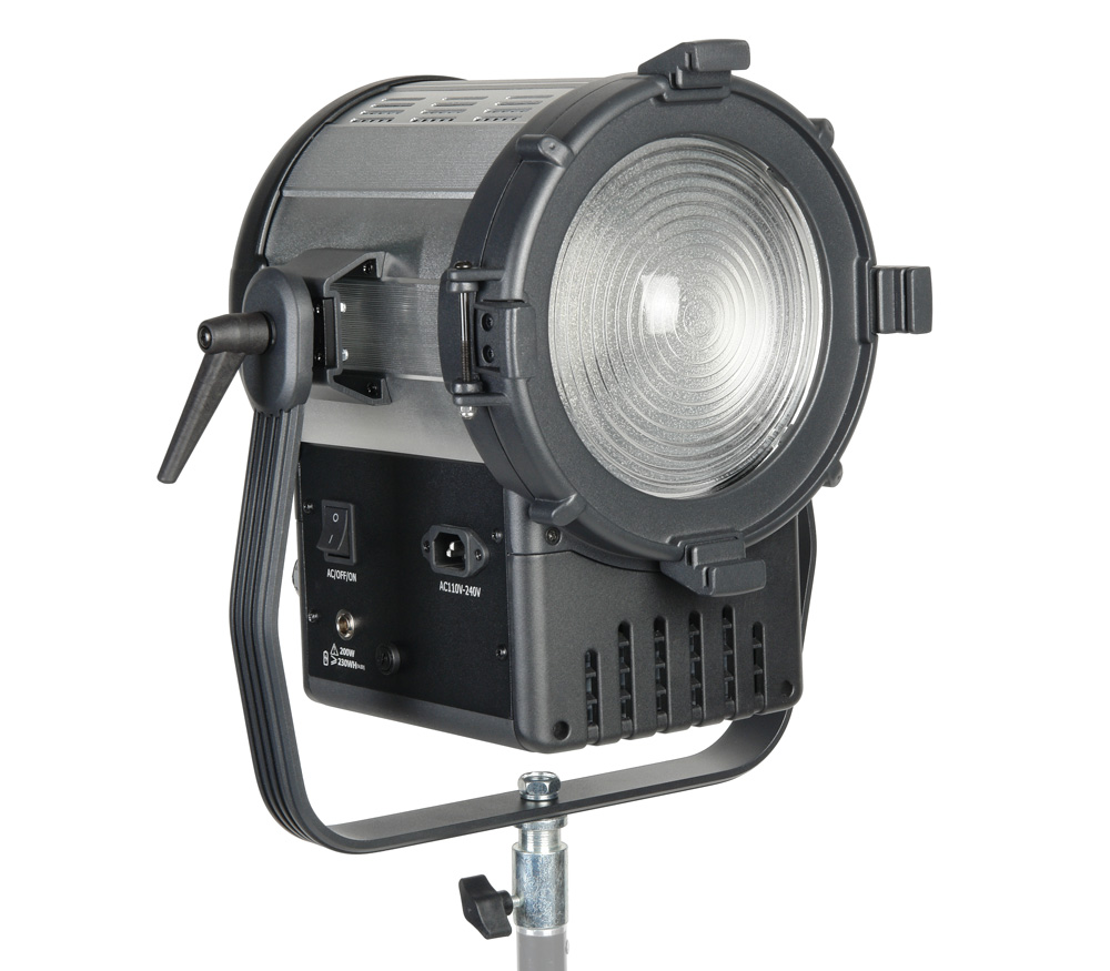 Осветитель GreenBean Fresnel 200 RGB X3 DMX, светодиодный, 200 Вт, 2800-6500К, RGB