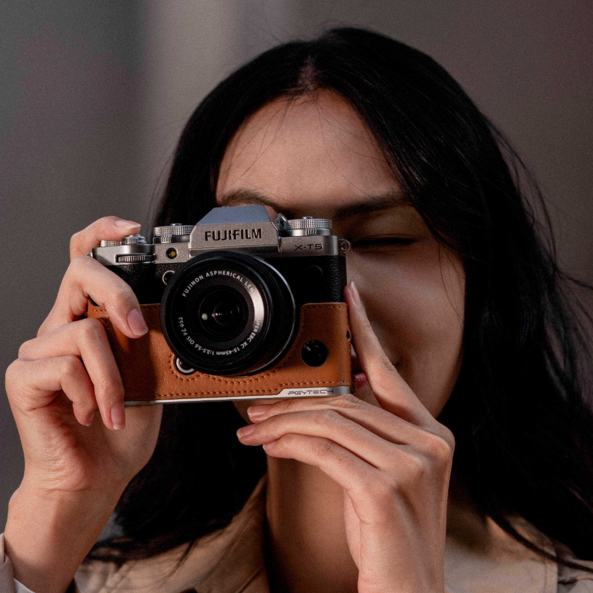 Чехол PGYTECH Leather Camera Case для Fujifilm X-T5, цвет: Clay Brown