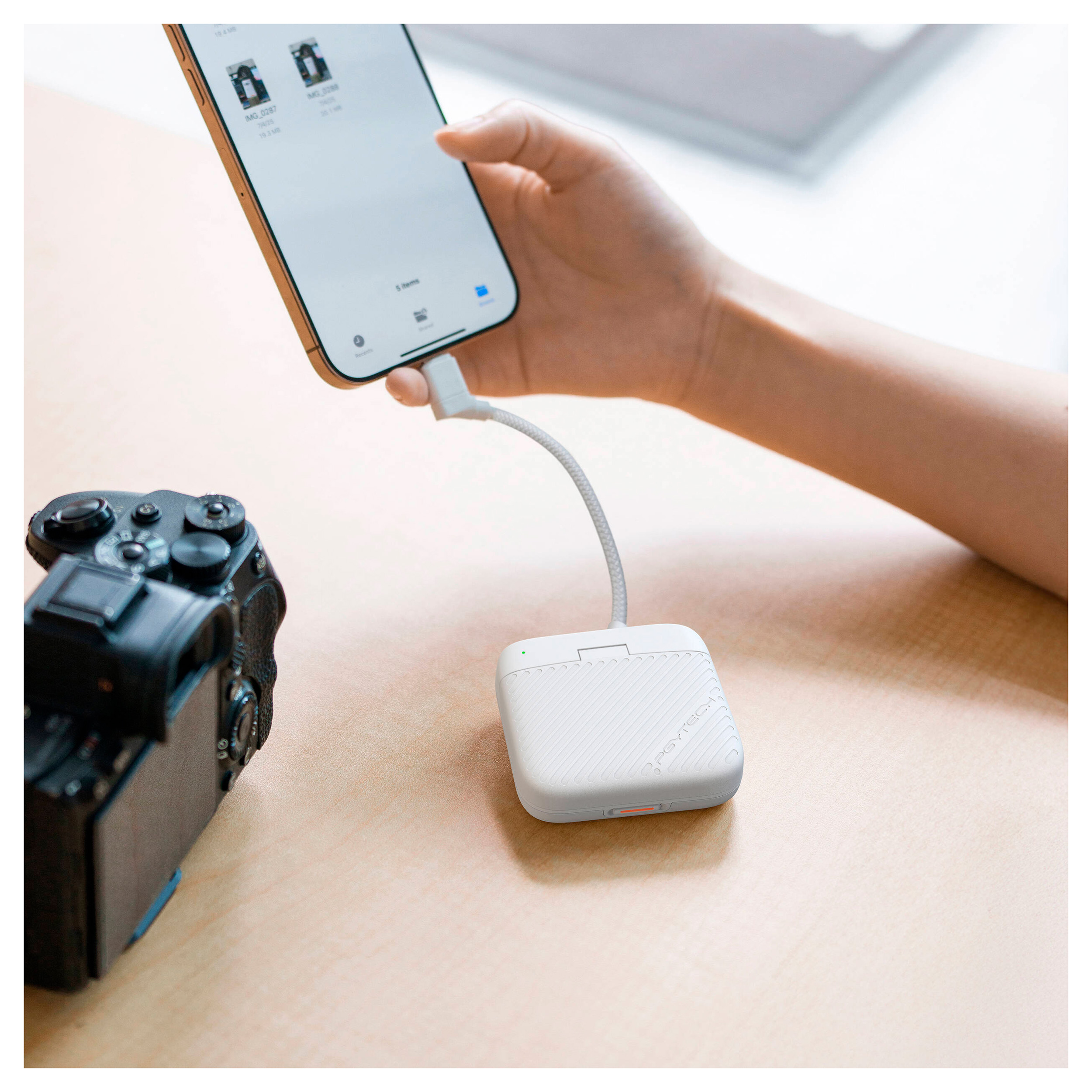 Карт-ридер и чехол PGYTECH CreateMate Mini, SD UHS II / microSD, Ivory White