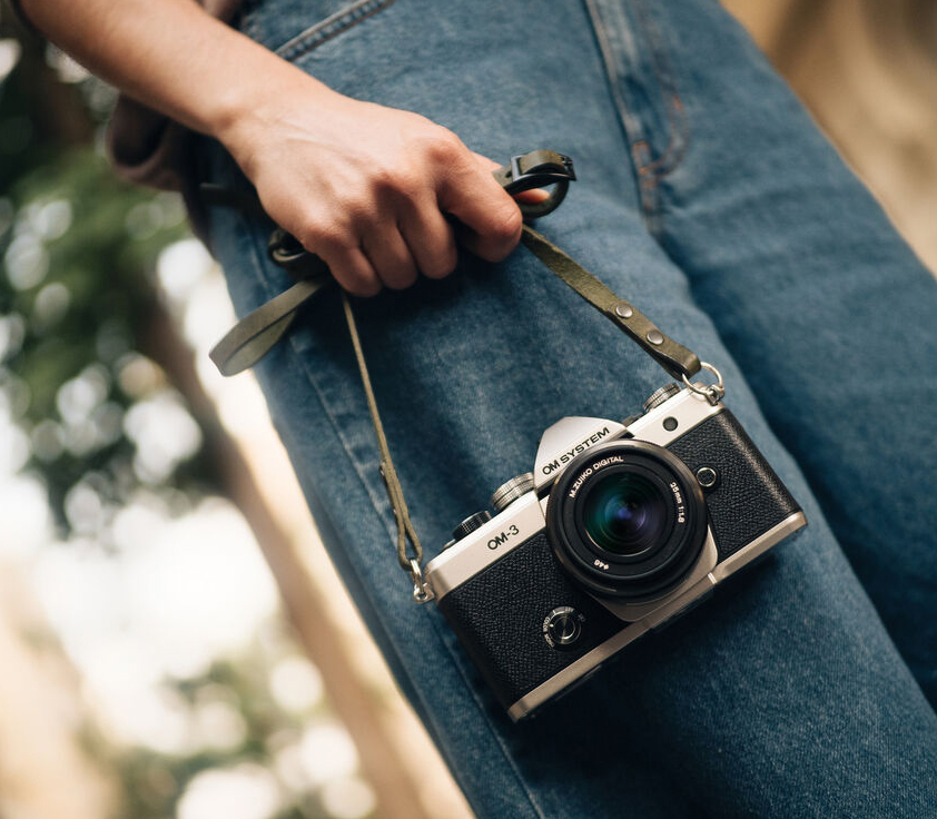 Беззеркальный фотоаппарат OM System OM-3 Kit серебристый + 12-45mm f/4.0 Pro, черный