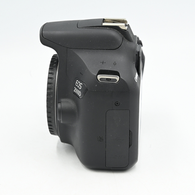 Зеркальный фотоаппарат Canon EOS 2000D Body (состояние 5-) (б/у)