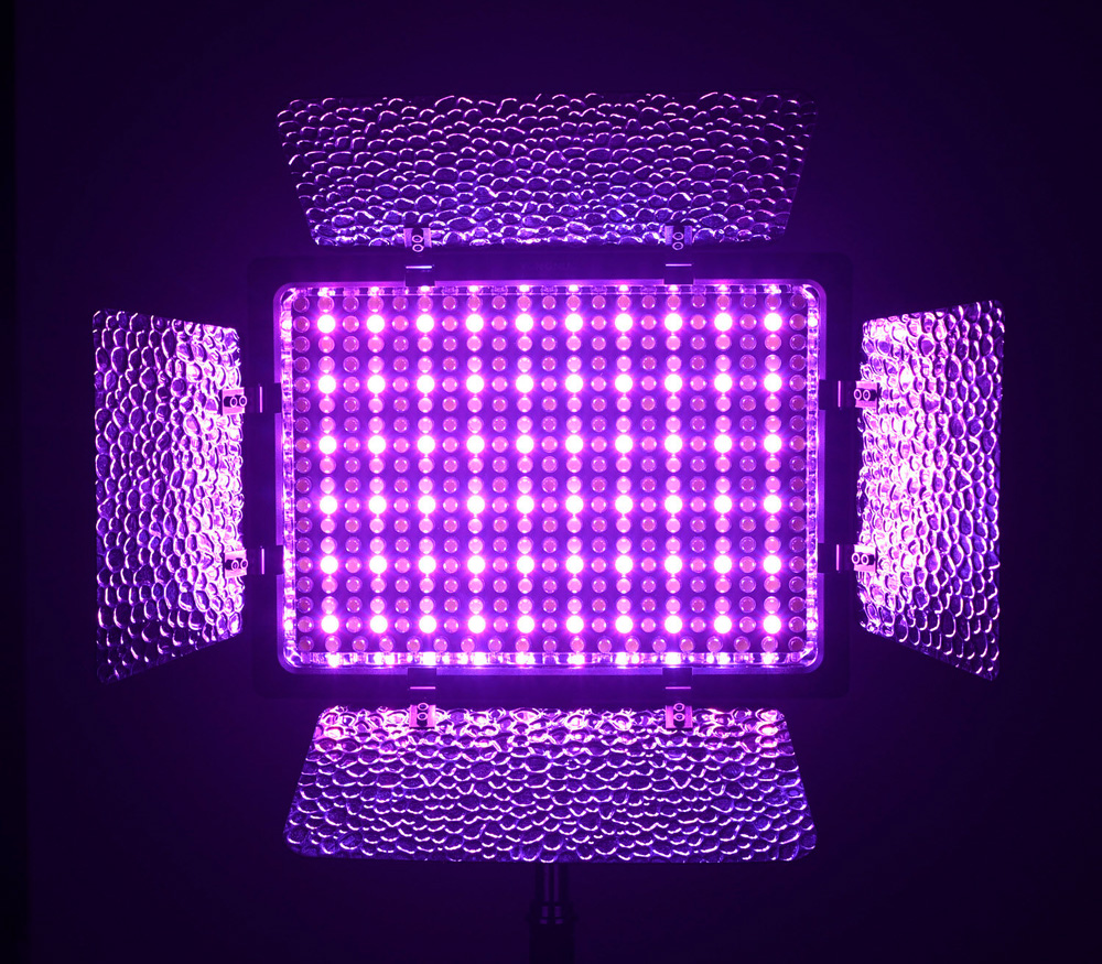 Осветитель Yongnuo YN300 IV, светодиодный, 3200-5600K, RGB, 18 Вт