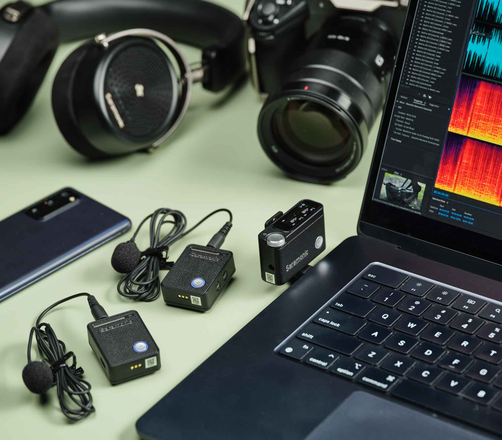 Беспроводная система Saramonic Ultra 03, 2TX + RX, 3.5мм / USB-C / Lightning, с петличками, черная