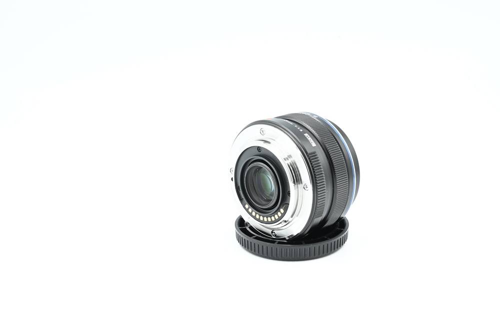 Объектив Olympus M.Zuiko 17mm f/1.8 Digital, черный (состояние 5-) (б/у)