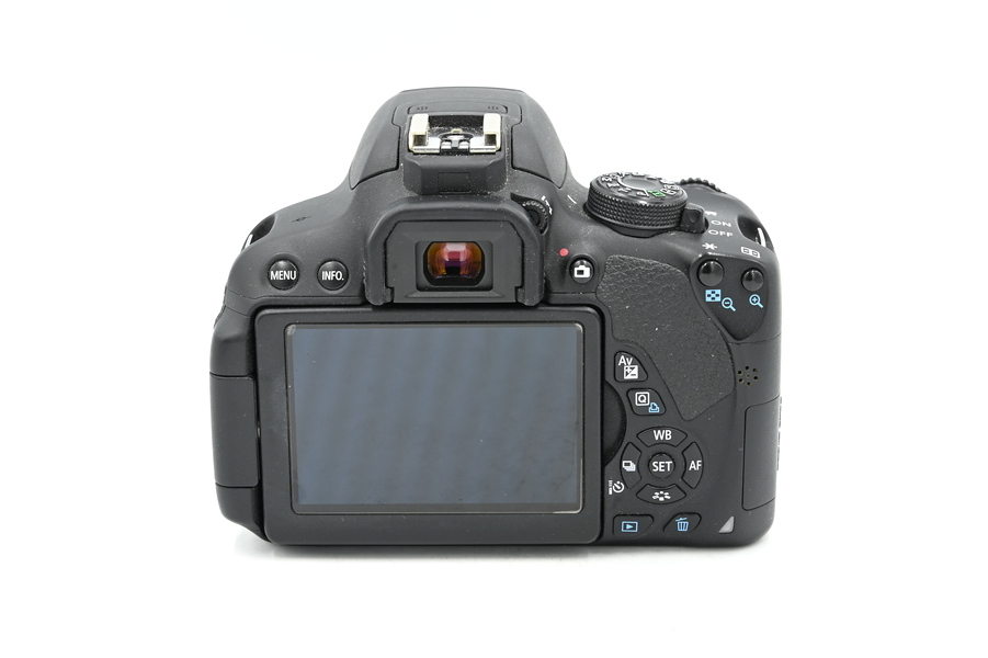 Зеркальный фотоаппарат Canon EOS 700D Body (состояние 5-) (б/у)