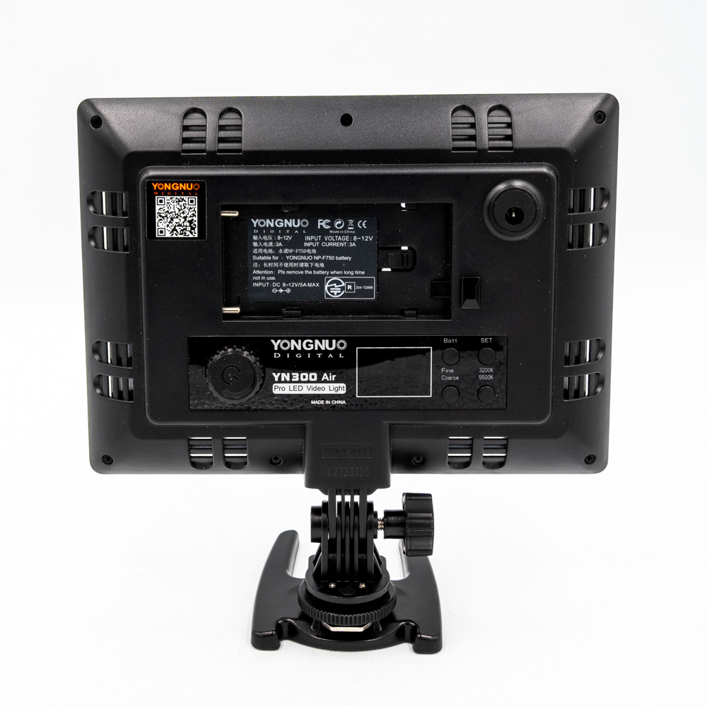 Осветитель Yongnuo YN-300 Air, комплект с ЗУ и 2 АКБ (состояние 5-) (б/у)