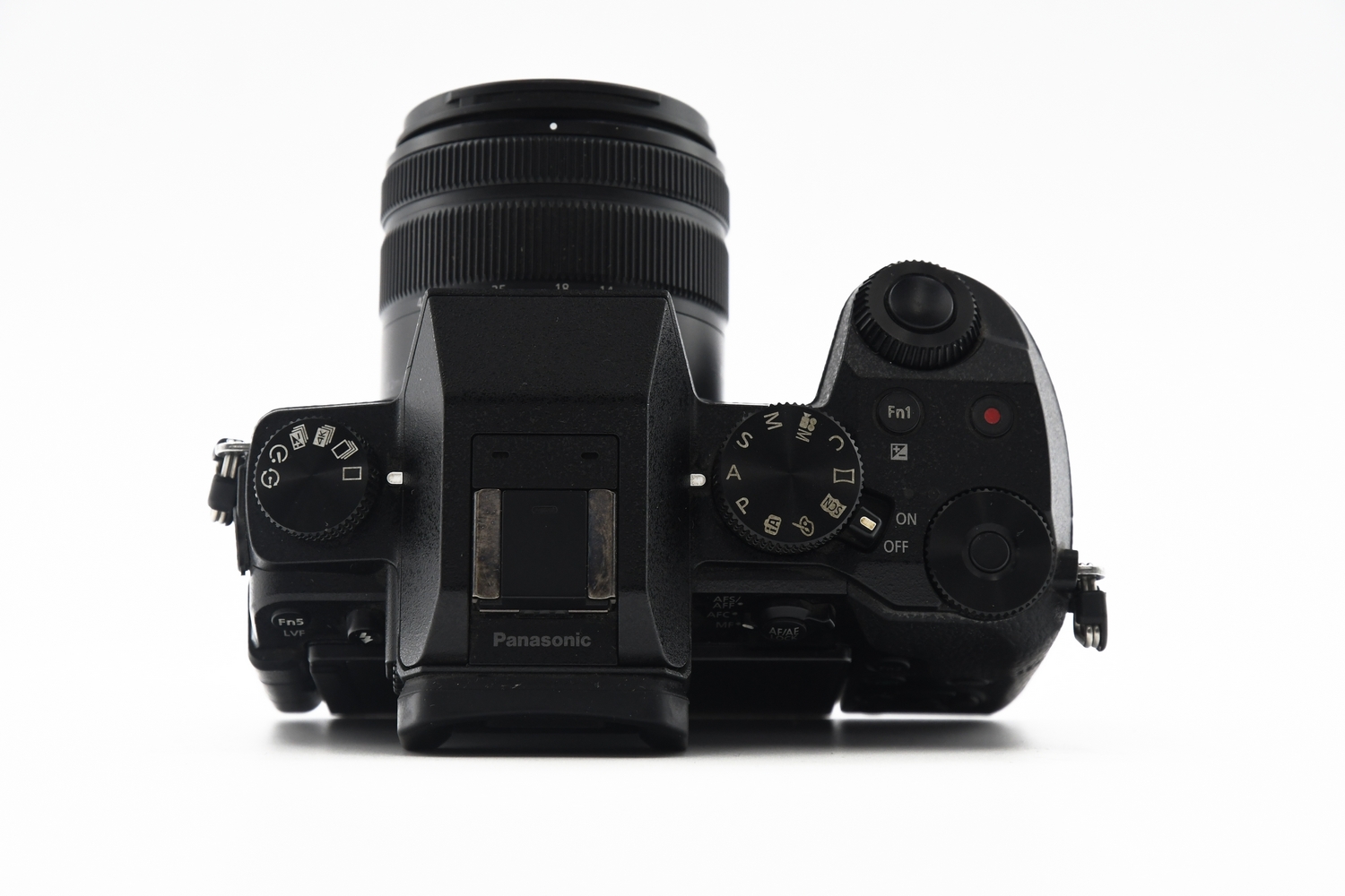 Беззеркальный фотоаппарат Panasonic Lumix G7 Kit Black + 14-42mm f/3.5-5.6 G Vario OIS (состояние 5) (б/у)