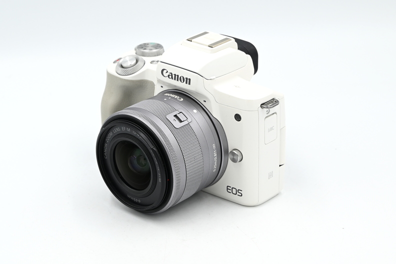 Беззеркальный фотоаппарат Canon EOS M50 Kit EF-M 15-45mm IS STM, белый (состояние 5-) (б/у)