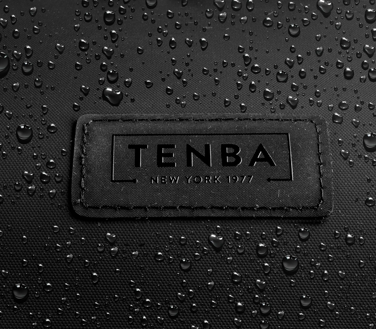 Сумка Tenba Axis v2 Tactical 6L Sling Bag черная