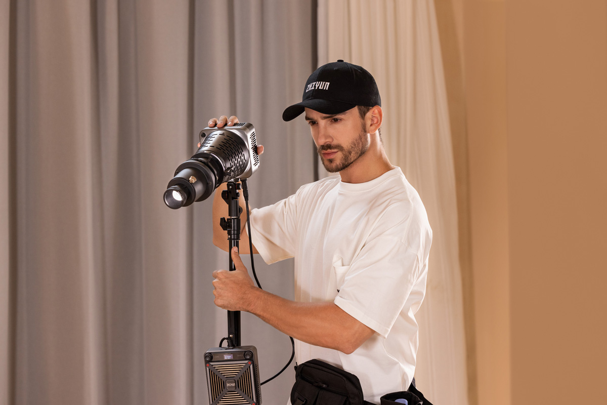 Осветитель Zhiyun Molus G200, светодиодный, 200/300 Вт, 2700-6500К