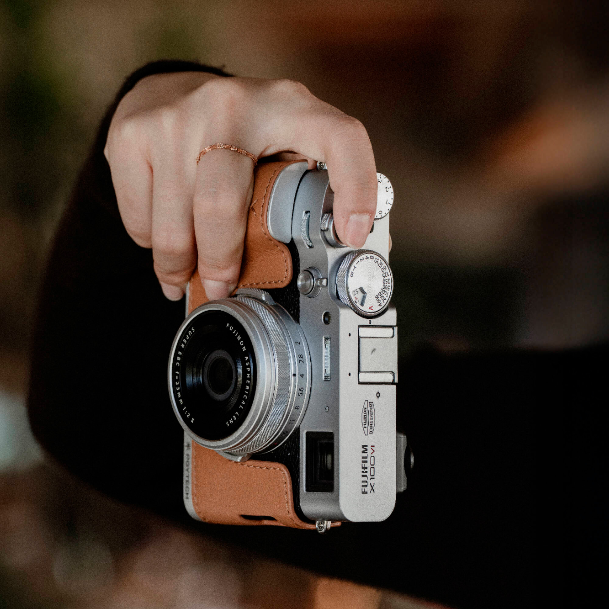 Чехол PGYTECH Leather Camera Case для Fujifilm X-T5, цвет: Clay Brown