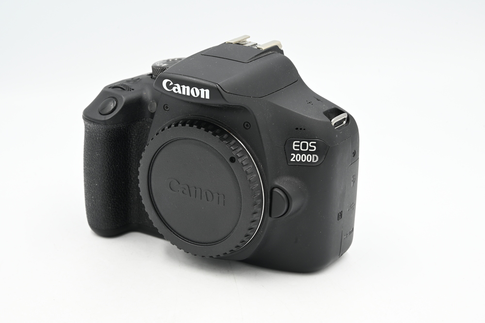 Зеркальный фотоаппарат Canon EOS 2000D Body (состояние 5-) (б/у)