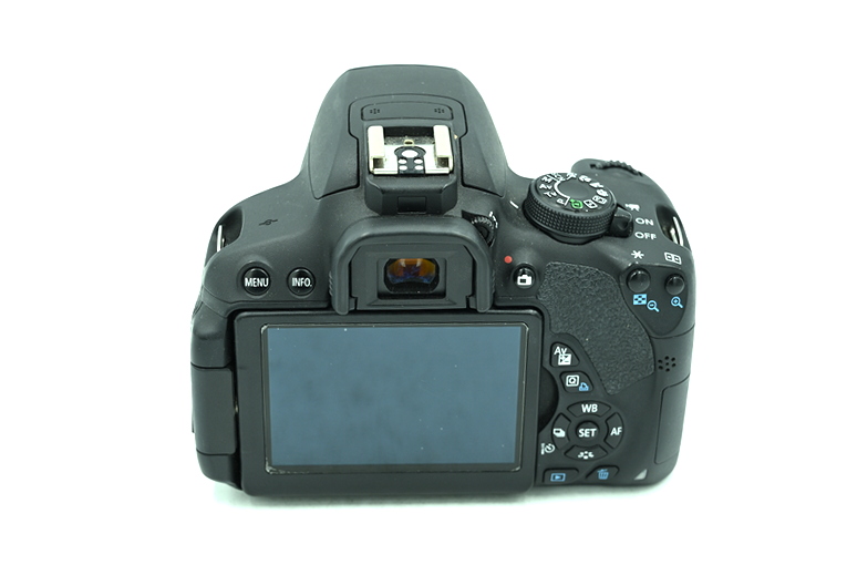 Зеркальный фотоаппарат Canon EOS 700D (состояние 5-) (б/у)