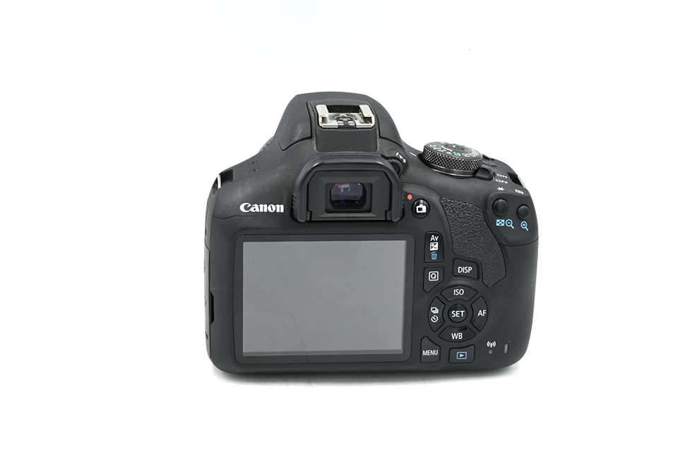 Зеркальный фотоаппарат Canon EOS 2000D Kit EF-S 18-55mm DC (состояние 5-) (б/у)