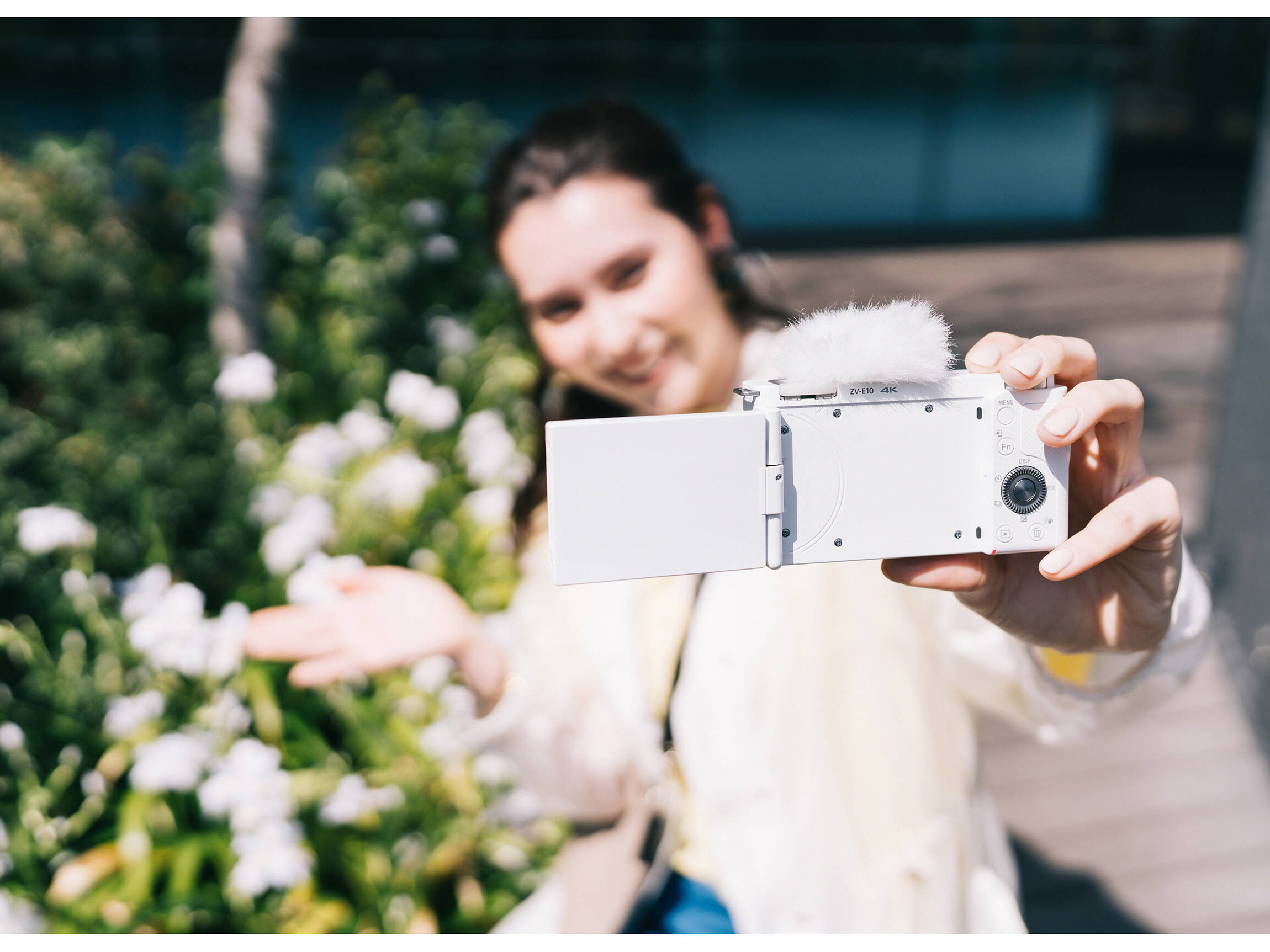 Беззеркальный фотоаппарат Sony ZV-E10 Kit + 16-50mm II, белый