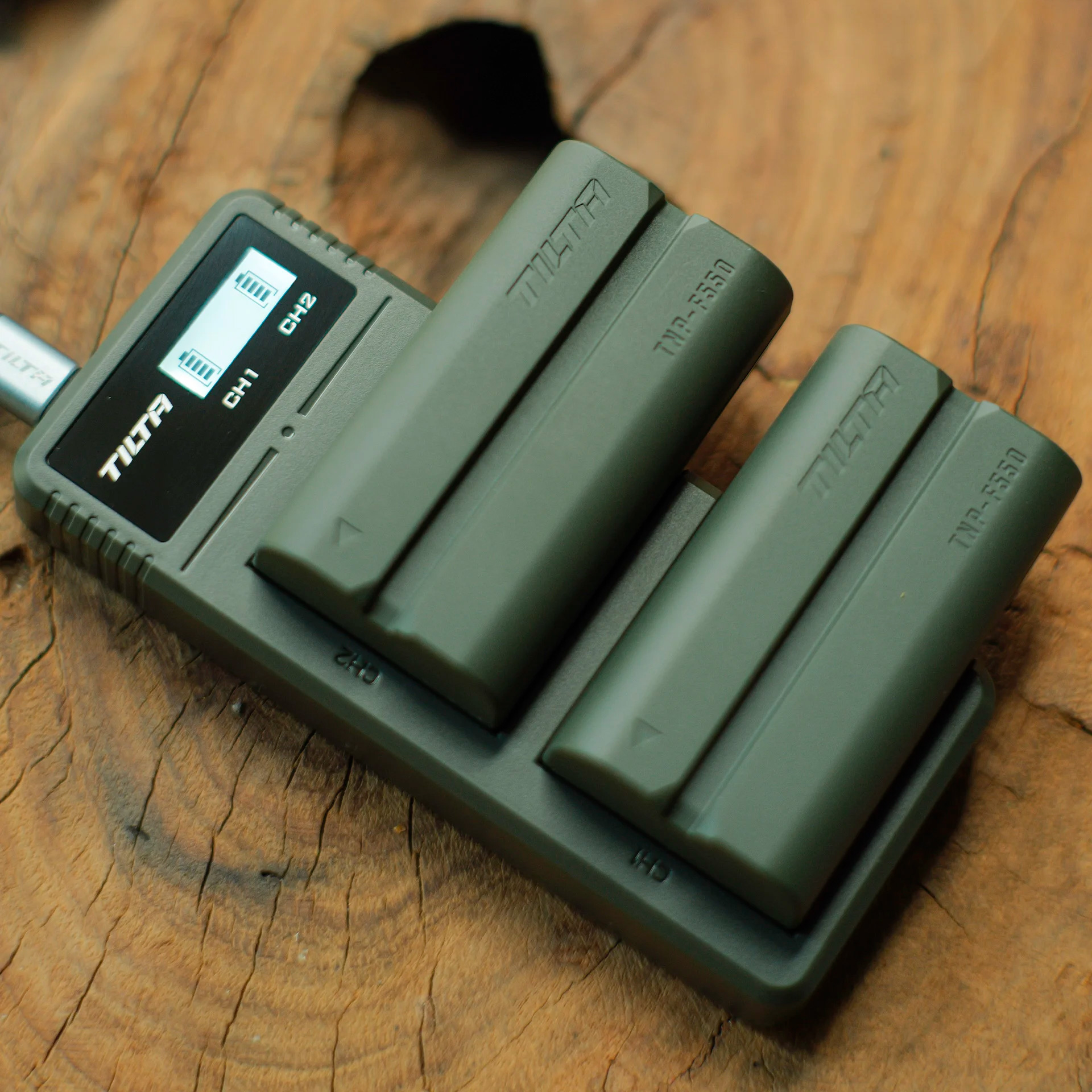 Зарядное устройство Tilta Battery Charger для 2х NP-F, зеленое