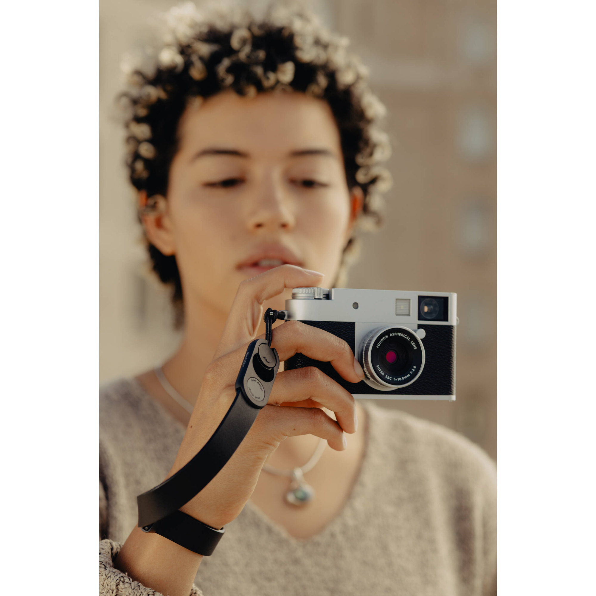 Ремень на запястье Peak Design Cuff Leather, черный